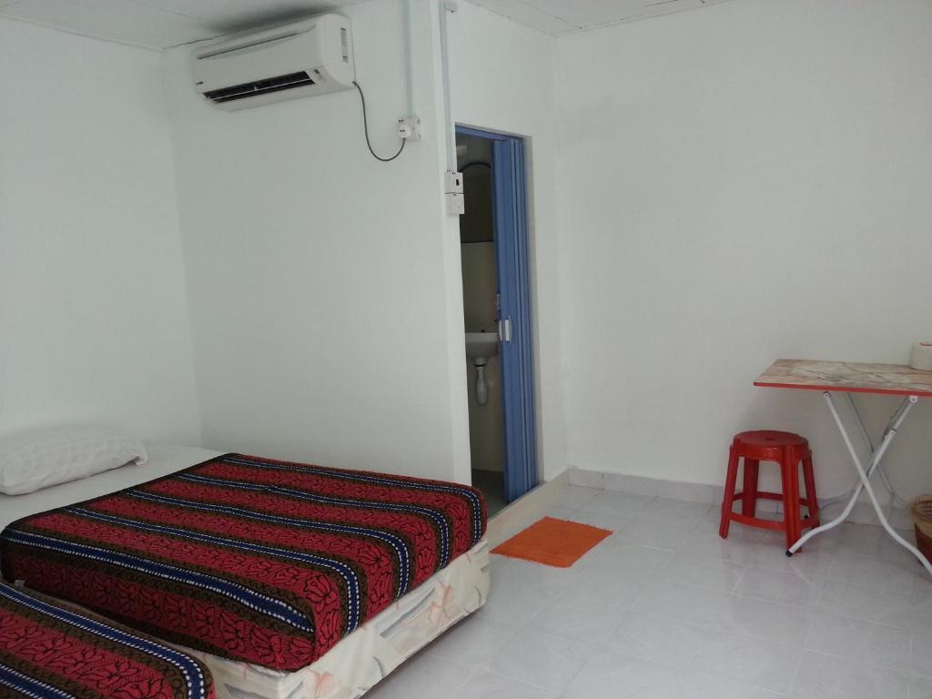 ET Budget Guest House Batu Feringgi Zimmer foto